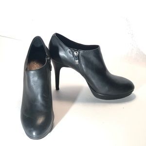 Size 8M Vince Camuto Black Leather Heels